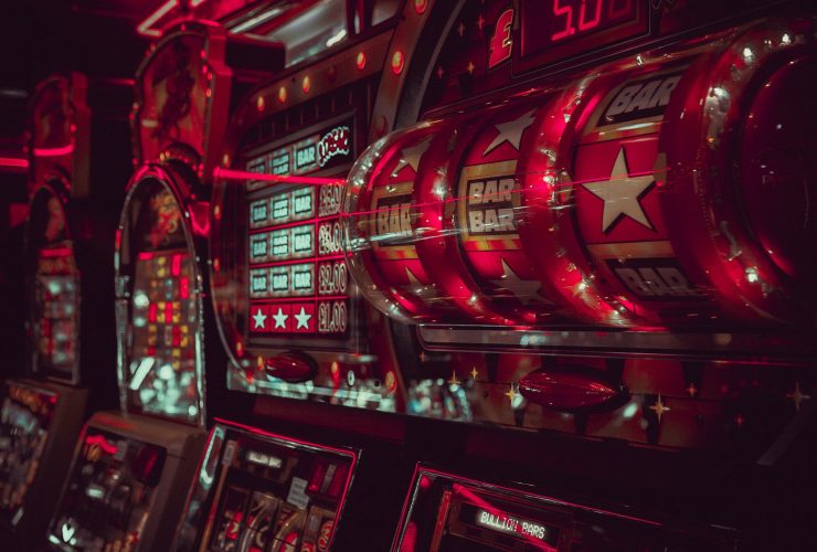 close-up photography of lucky arcade with Bar, Bar, and Star